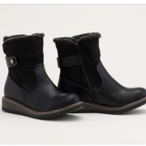 NWOT Sociology Tressa Faux Shearling Lined Bootie